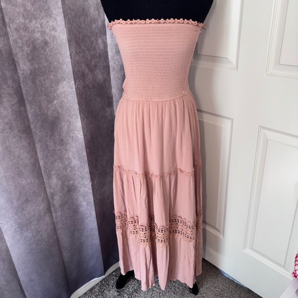 Zesica Dresses & Skirts - ZESICA Sz Small Dusty Rose Boho Summer Strapless Lace Beachy Flowy Maxi Sundress